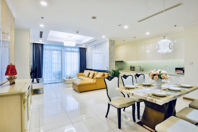 Cho thuê căn hộ 4 phòng ngủ theo ngày Landmark 6 – Vinhomes Central Park