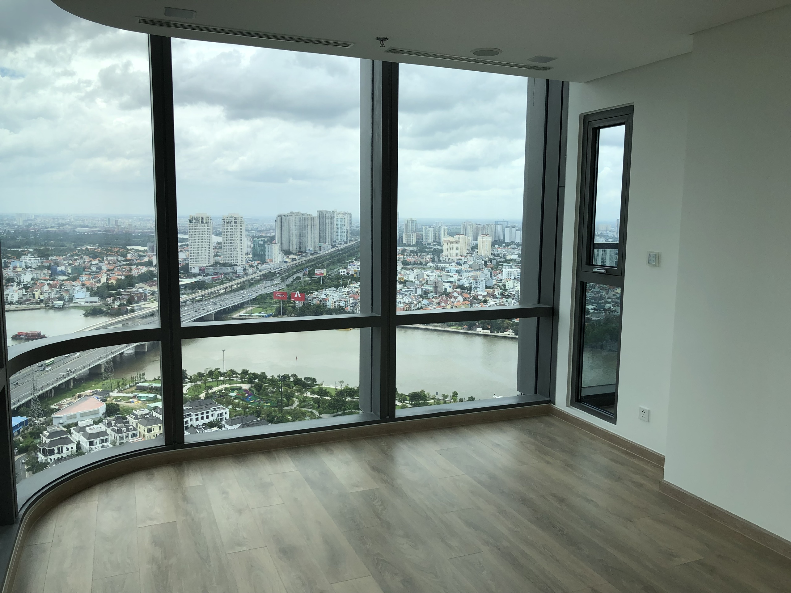 Hệ sinh thái tiện ích nội khu và môi trường sống tại Vinhomes Central Park Tân Cảng