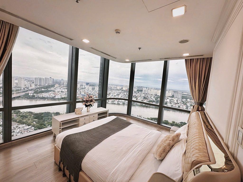 Căn hộ Landmark 81 tại Vinhomes Central Park nhìn từ phòng ngủ master